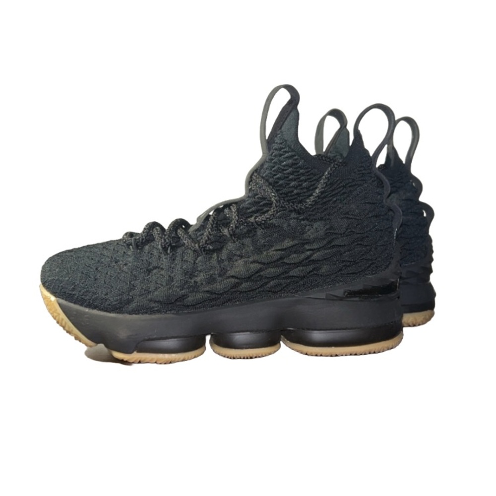 Nike LeBron 15